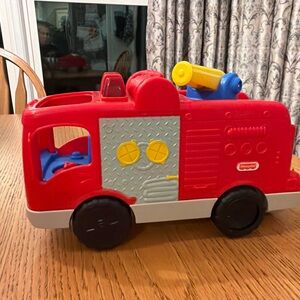 Fisher-Price Little People Fire Truck Toy Red Blue Yellow Ages 1-5 Years 1-2 3-4